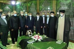 تجدید میثاق آیت الله رئیسی و اعضای دولت با آرمان های امام راحل و شهدا