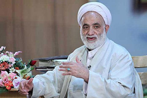 کسی در نظام جمهوری اسلامی می تواند بگوید توانستهام حق نماز را ادا کنم؟