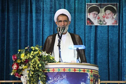 افراد انقلابی و جهادی برای مدیریتهای استانی انتخاب شوند