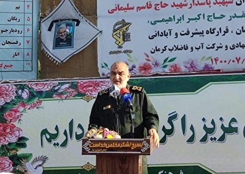حاج قاسم از مردانی بود که دشمنش هم او را ستایش میکرد