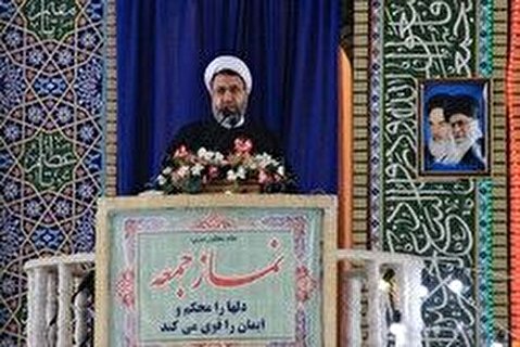 پیامبر در شرایط بسیار سخت خونریزی و جنگ، مردم را تربیت کرد