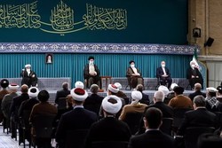 میهمانان کنفرانس وحدت اسلامى‌ و جمعی از مسؤولان نظام با رهبر انقلاب دیدار  کردند