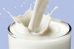 مصرف سرانه شیر طی سال‌های گذشته از استانداردهای جهانی فاصله گرفته است