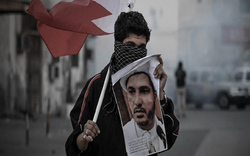 هجوم نظامیان آل‌خلیفه به راهپیمایی مردم بحرین در روز شهید
