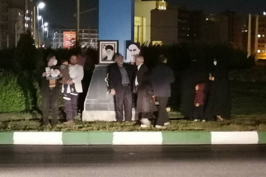 برگزاری تجمع مردم انقلابی قم در محکومیت اقدام آتش‌زدن تندیس امام خمینی