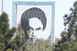 بازسازی تمثال امام خمینی در دستور کار ویژه قرار می گیرد