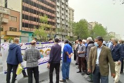 فعالیت های طلاب جهادگر مدرسه علمیه امام خمینی در تشییع شهدای حرم رضوی