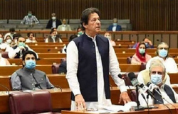 عمران خان از نخست وزیری پاکستان برکنار شد/ «شهباز شریف» محتمل‌ترین گزینه