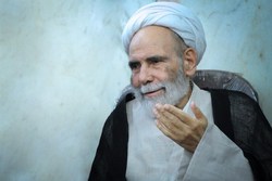 روش دعا کردن در شب‌های قدر به روایت آقامجتبی تهرانی + فیلم