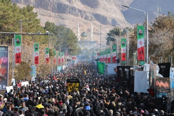 اجتماع بزرگ مردم تهران برای سالگرد شهید سلیمانی/طریق‌القاسم از سیل جمعیت قفل شد