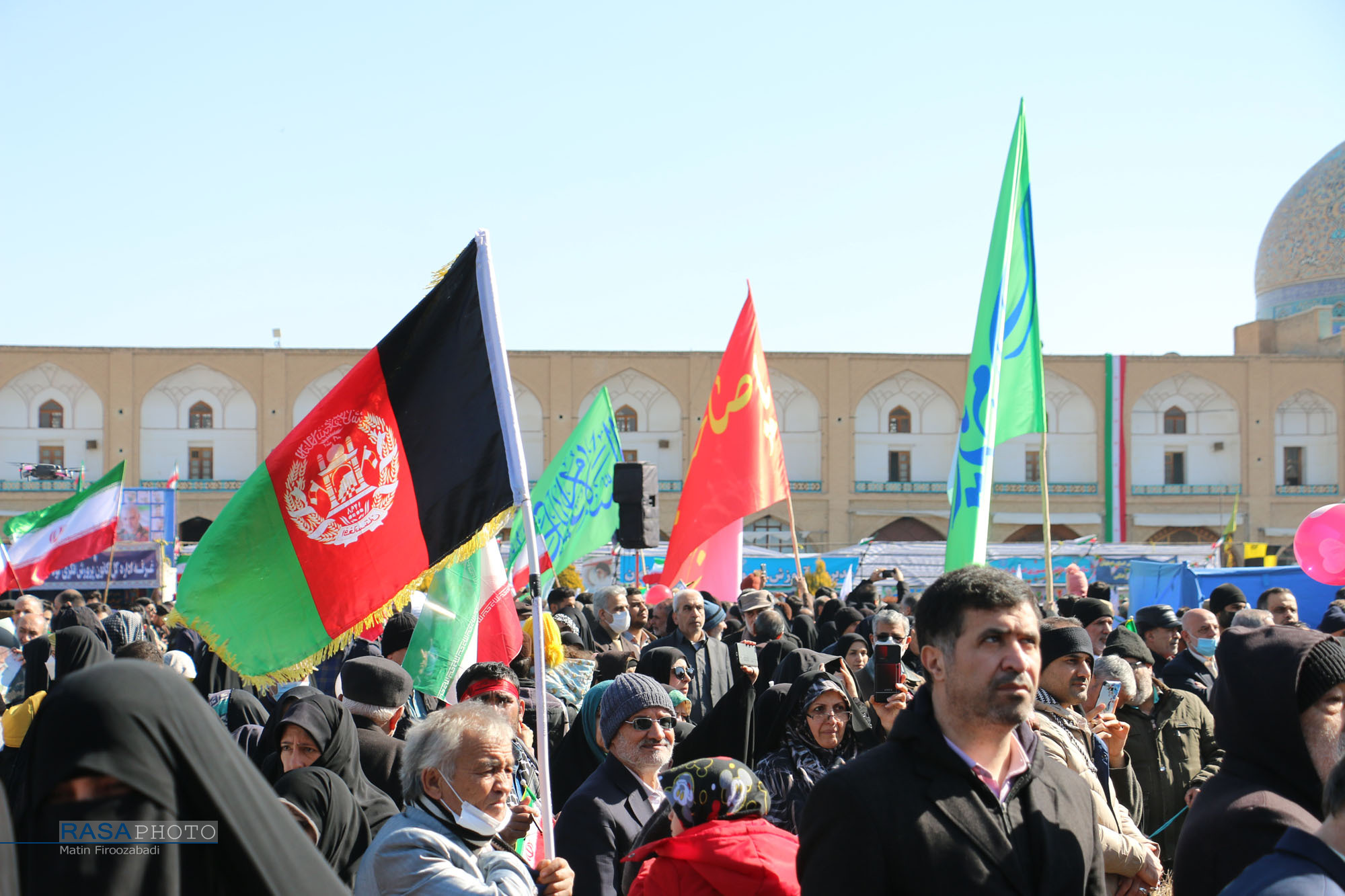 مردم اصفهان با صدای رسا حمایت از انقلاب و انزجار از استکبار را فریاد زدند
