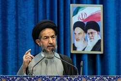 انقلاب اسلامی از تنگناهای اقتصادی عبور خواهد کرد
