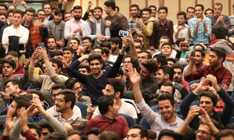 جوانان و نقش ویژه  آنان در پیروزی انقلاب اسلامی