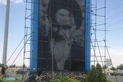 رونمایی از المان جدید تمثال امام خمینی در قم