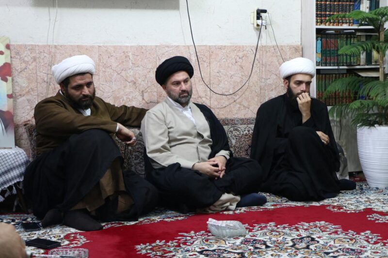 حضور جمعی از مدیران مدارس علمیه جهادی در منزل شهید اصلانی
