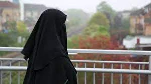 باید گفتمان حجاب اسلامی در برابر غربی ها طلبکارانه باشد
