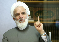 ایران با درایت مقام معظم رهبری یک تنه در برابر دشمنان ایستاده است