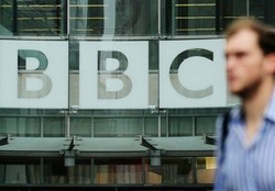BBC از فیلم و تصاویر آرشیوی با هدف زنده نگه‌داشتن آشوب‌ها استفاده می‌کند