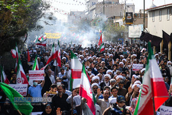طنین ندای استکبار ستیزانه مردم قم در راهپیمایی یوم الله ۱۳ آبان