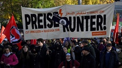 تظاهرات هزاران نفر در برلین در اعتراض به افزایش قیمت‌ها