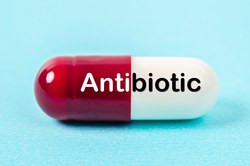 مصرف خودسرانه آنتی بیوتیک سبب بروز مقاومت میکروبی می شود