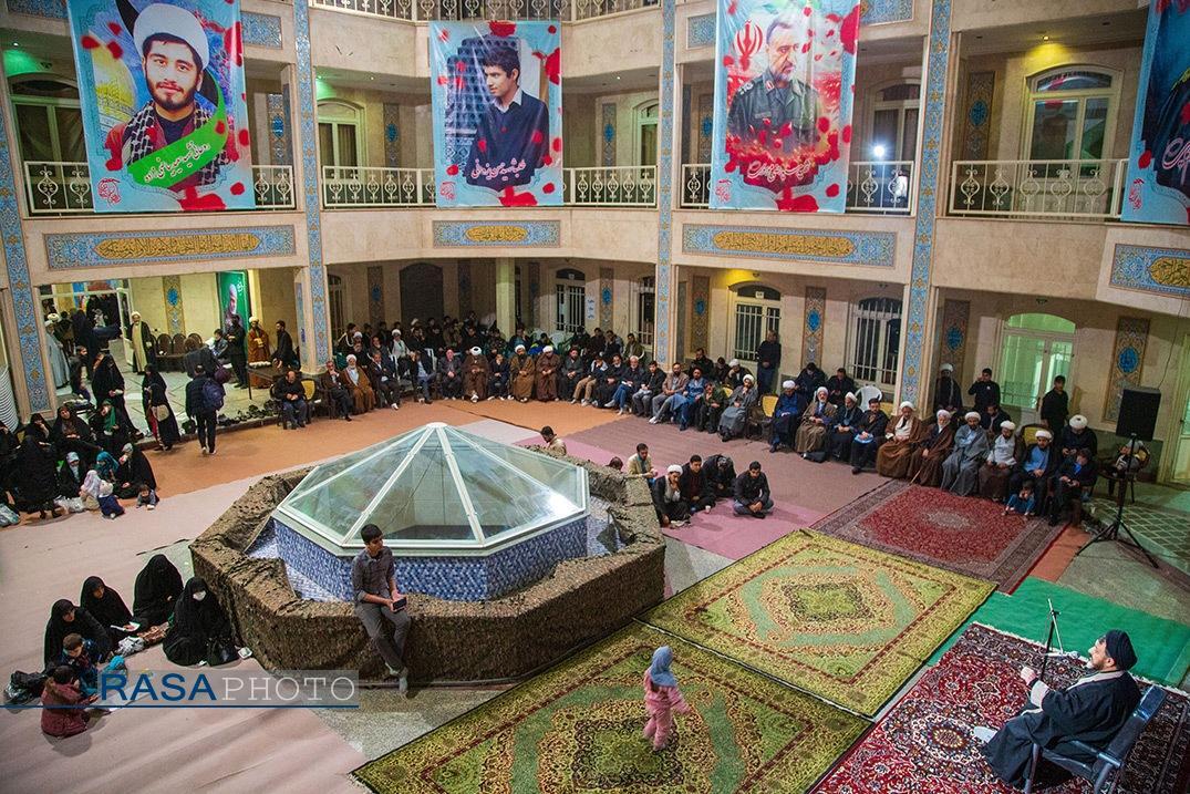 تجمع طلاب مدرسه کرمانی‌ها در محکومیت اقدام تروریستی گلزار شهدای کرمان