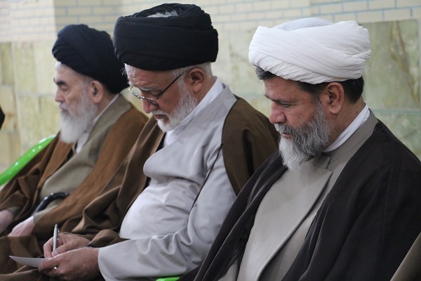 تاکید بر حضور حداکثری مردم در انتخابات در نشست جامعه روحانیت شیراز+عکس
