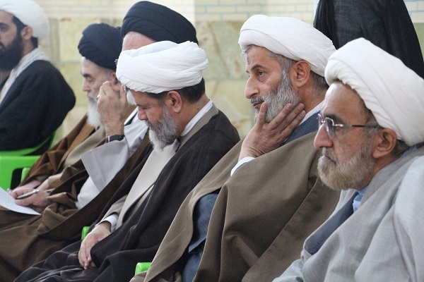 تاکید بر حضور حداکثری مردم در انتخابات در نشست جامعه روحانیت شیراز+عکس