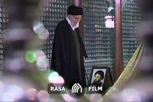 حضور رهبر معظم انقلاب در حرم مطهر امام خمینی