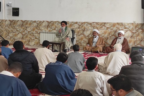 برگزاری سلسه درس های اخلاق در مدارس علمیه فارس+تصاویر