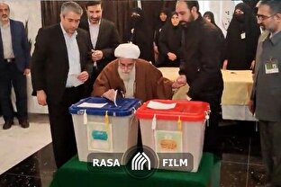 آیت الله احمد جنتی آراء خود را به صندوق انداخت