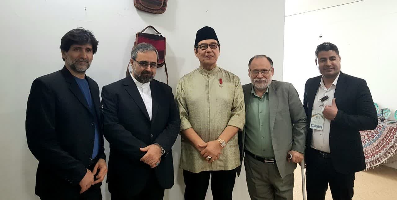 دومین نمایشگاه جهانی هنر‌های قرآنی در مالزی گشایش یافت/بازدید نخست وزیر مالزی از غرفه هنرمندان ایرانی