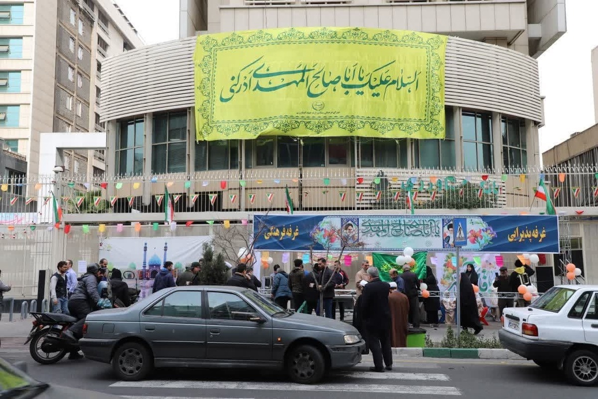 برپایی غرفه شورای فرهنگی خیابان آیت الله طالقانی به مناسبت نیمه شعبان