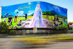 دیوارنگاره جدید میدان انقلاب با موضوع «حجاب» رونمایی شد