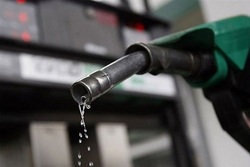 خبر افزایش قیمت بنزین به‌نقل از خبرگزاری تسنیم کذب و دروغ‌پردازی است
