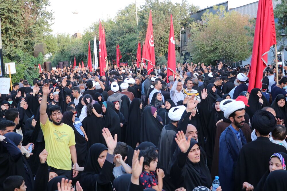 حضور انقلابی مردم شیراز در حمایت از حجاب + تصاویر