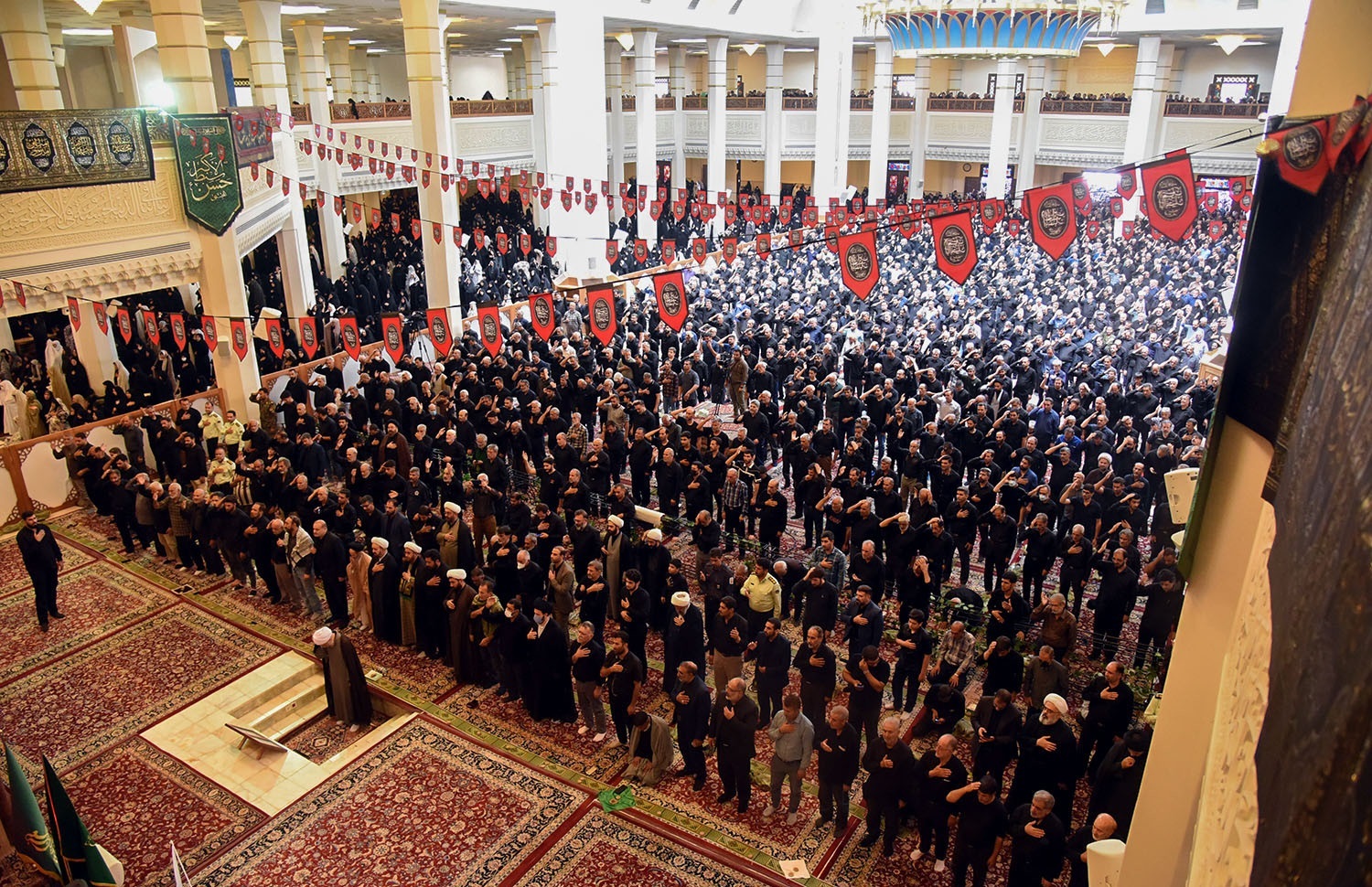 نماز جمعه عاشورایی در شیراز برگزار گردید