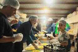 طبخ و توزیع روزانه ۵ هزار پرس غذای گرم در قرارگاه مردمی اربعین قم