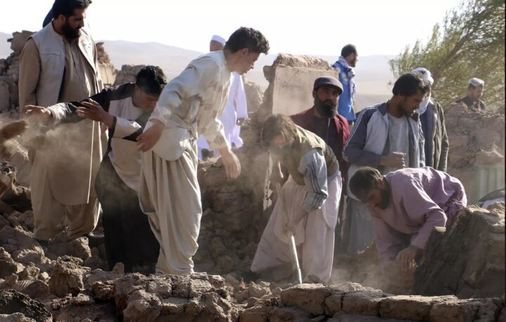 گفت‌وگوی تلفنی امیرعبداللهیان با سرپرست وزارت خارجه افغانستان/تلفات زلزله هرات به 2400 کشته رسید