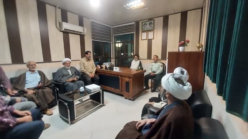 حضور امامان مساجد قم در مراکز انتظامی برای تبریک هفته نیروی انتظامی