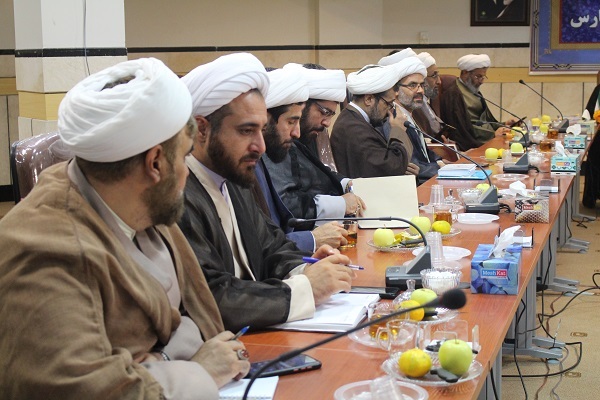 نشست مشاور رئیس جمهور در امور روحانیت با نهادهای حوزوی فارس