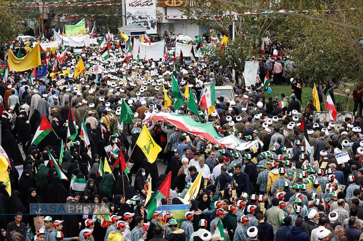 طنین ندای استکبار ستیزانه مردم قم در راهپیمایی یوم الله ۱۳ آبان