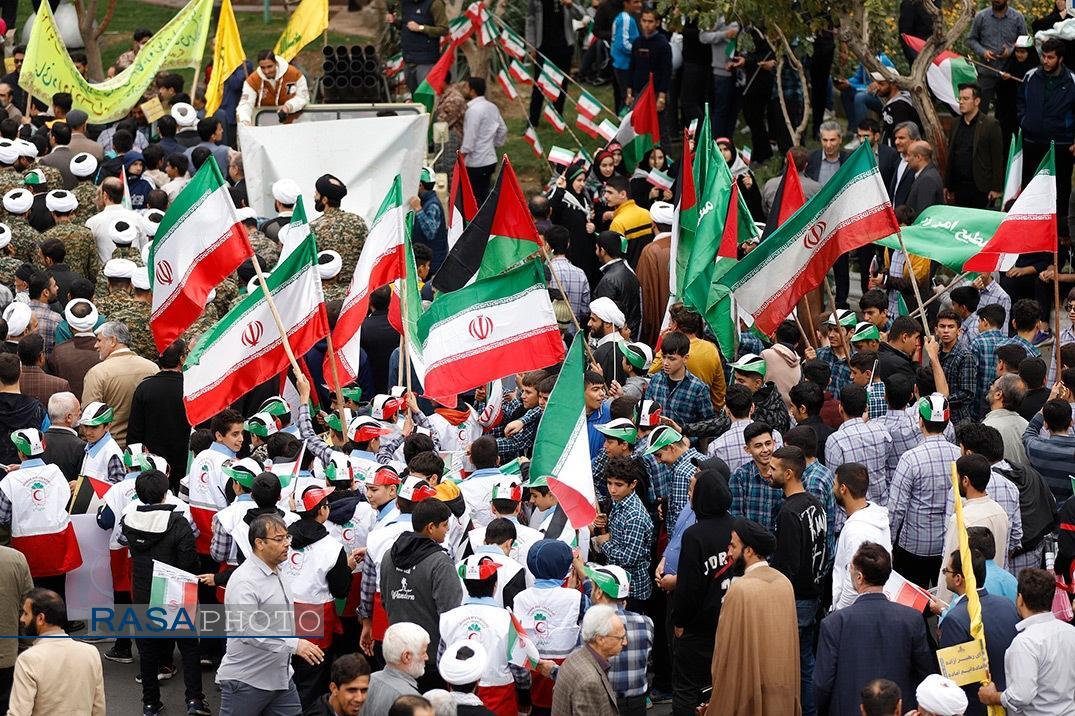 طنین ندای استکبار ستیزانه مردم قم در راهپیمایی یوم الله ۱۳ آبان/م