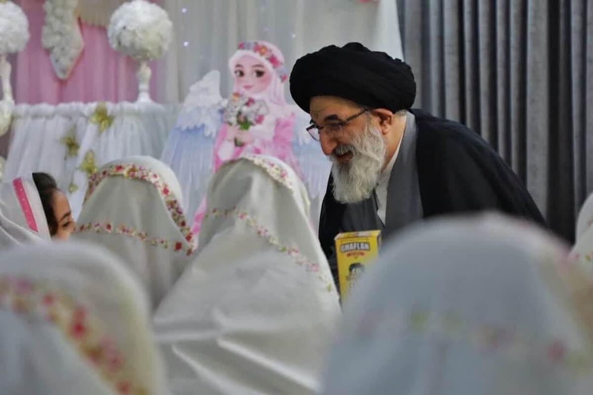 مراسم جشن تکلیف دختران تحت پوشش کمیته امداد امام خمینی برگزار شد