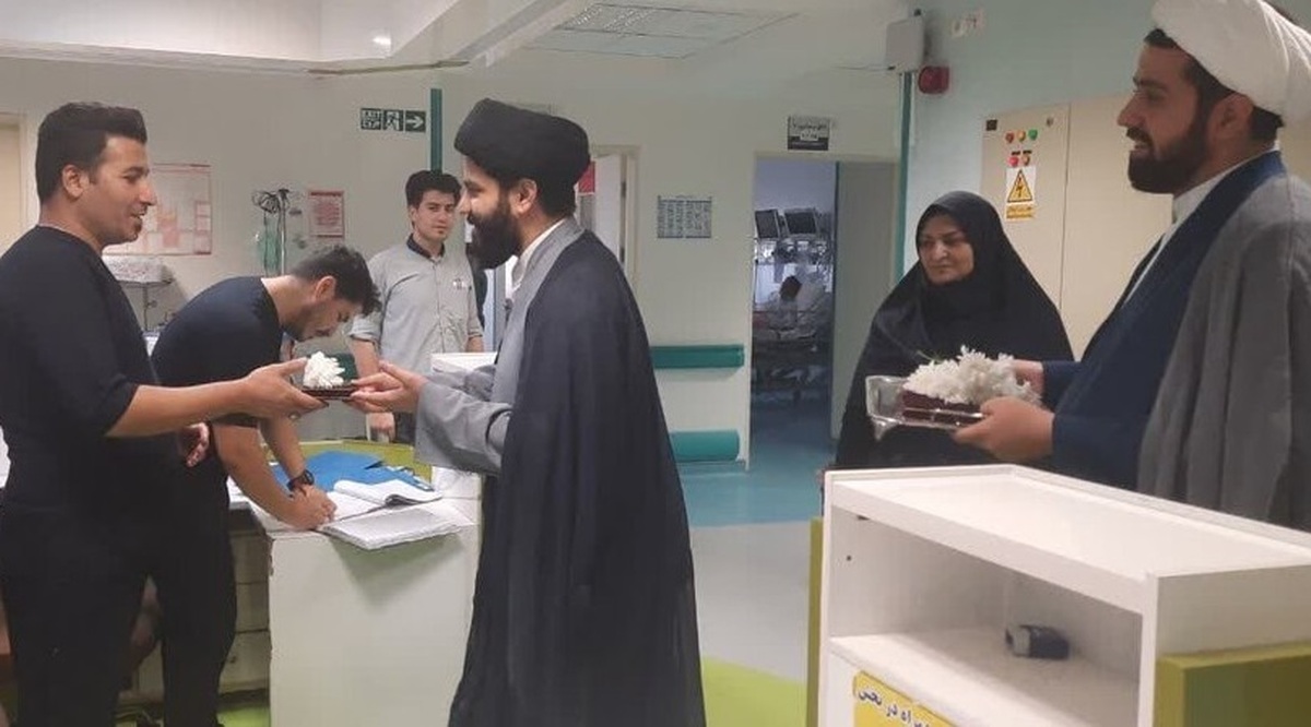طلاب بسیجی از پرستاران بیمارستان شهدای قم تجلیل کردند