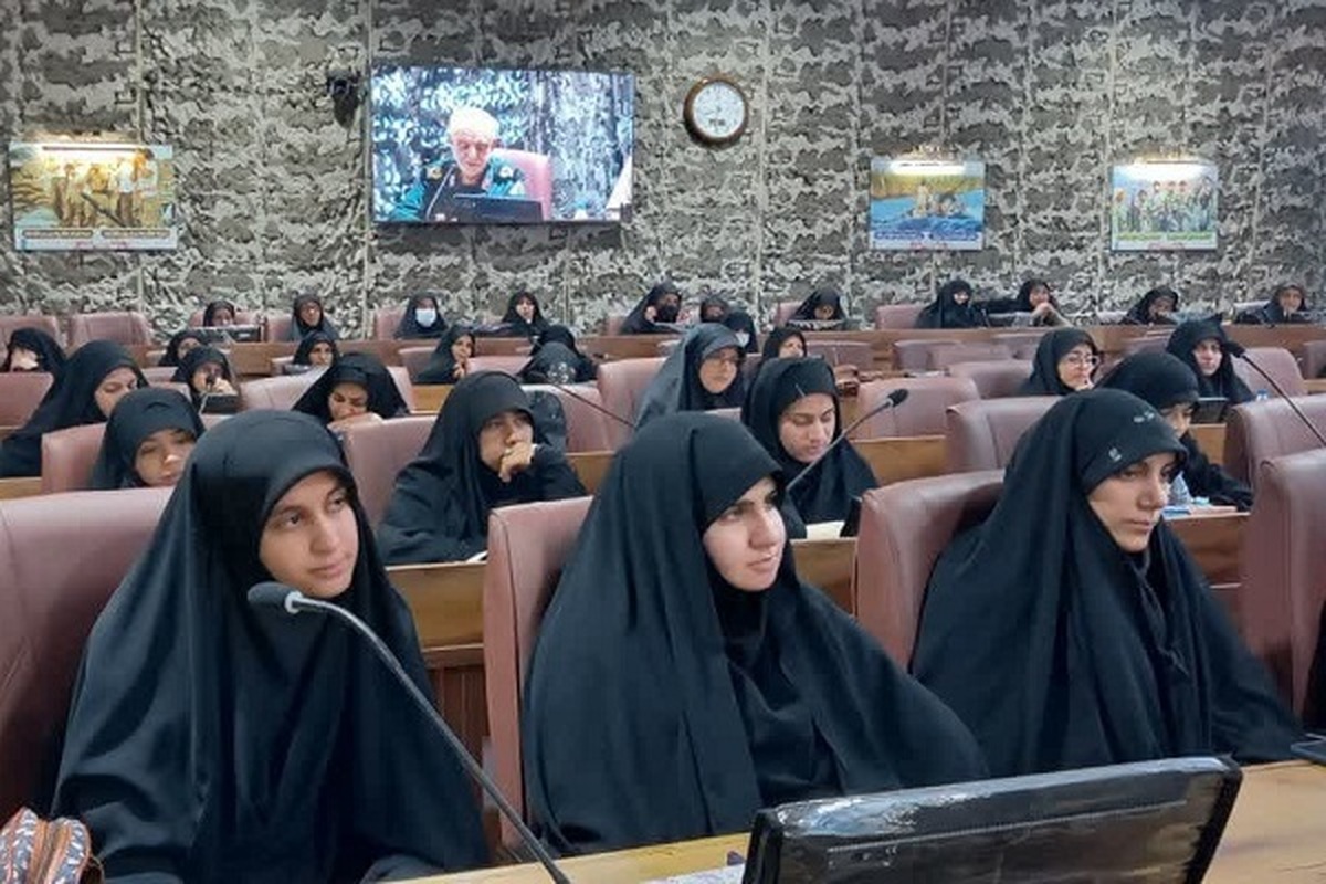 نشست توجیهی طلاب حوزه علمیه خواهران فارس در تدوین دانشنامه شهدا + عکس