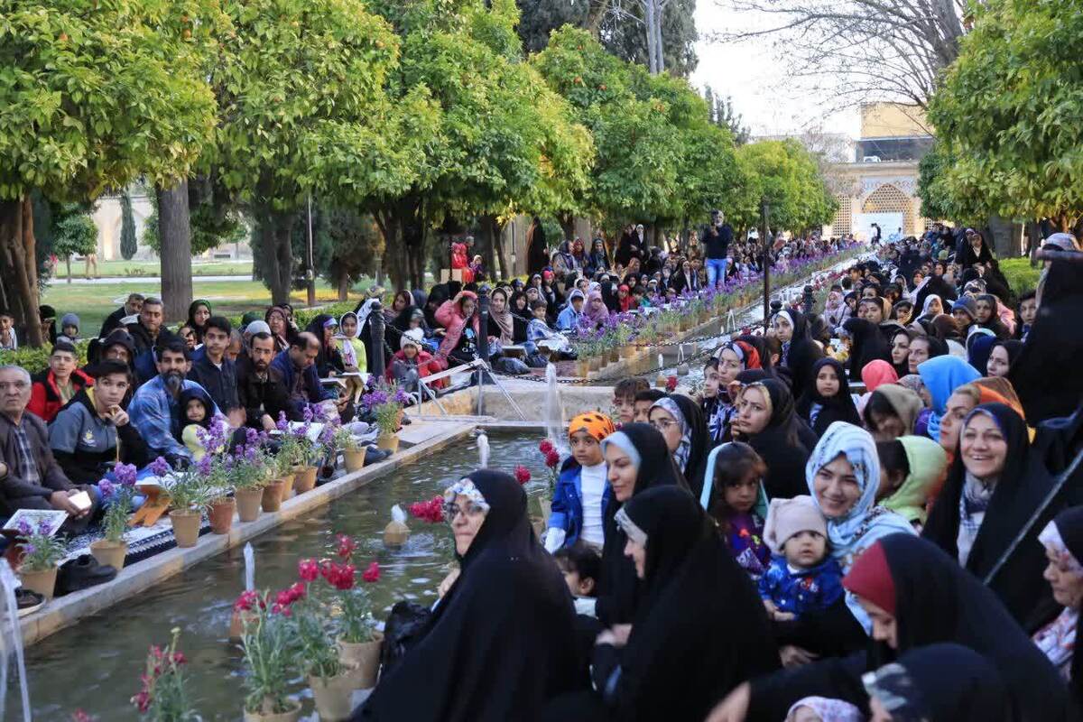فعالان جلسات خانگی قرآن کریم شیراز در باغ جهان‌نما گرد هم آمدند