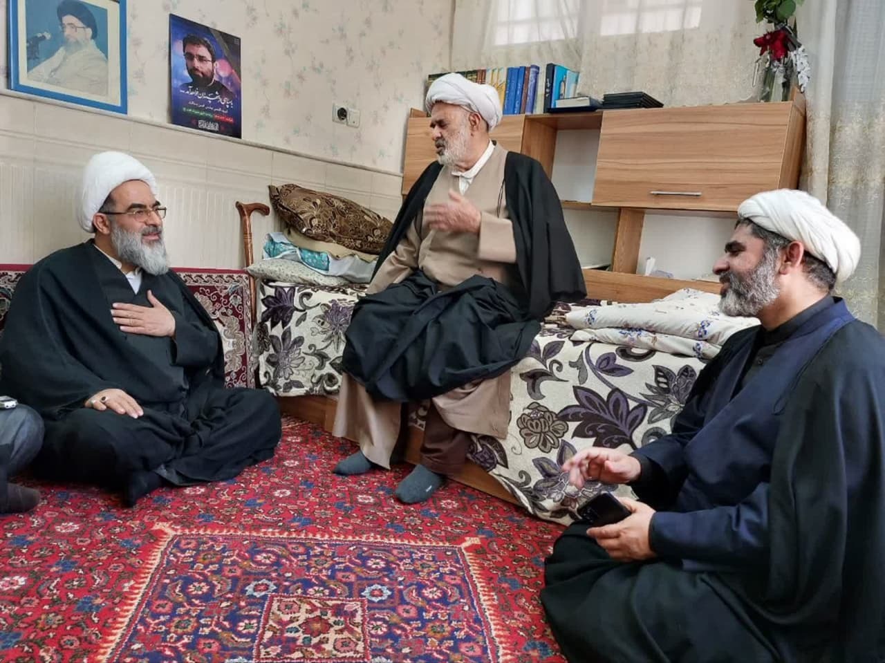 حضور علما و مسؤولان حوزوی و استانی در منزل شهید صداقت
