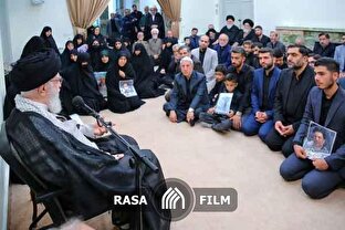 ملت ایران زنده و به شعارهای انقلاب وفادار است