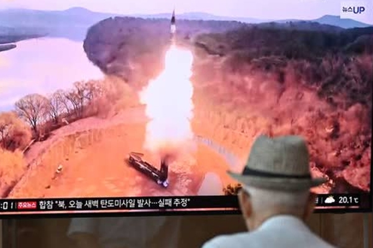 کره شمالی با موفقیت موشک چندکلاهکی آزمایش کرد